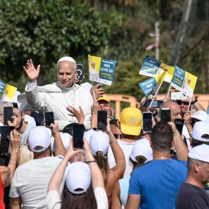 El papa León XIV visita Lampedusa y reza por los migrantes muertos