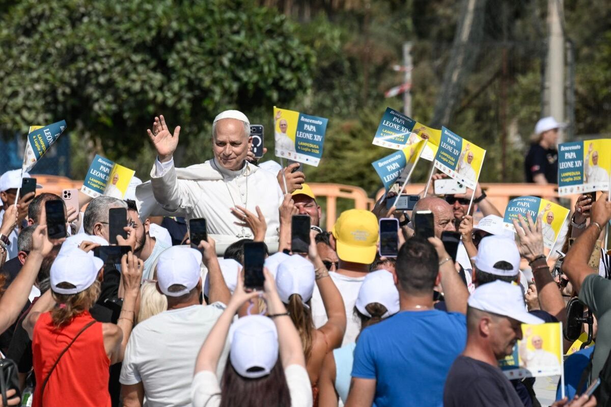 el-papa-leon-xiv-visita-lampedusa-y-reza-por-los-migrantes-muertos