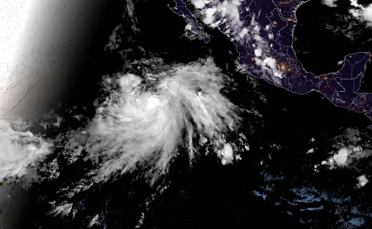 fausto-se-intensifica-a-huracan-en-el-pacifico-bertha-amenaza-la-costa-del-golfo