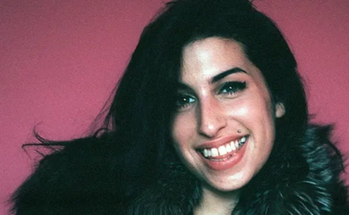 high-court-desestima-demanda-de-mitch-winehouse-contra-amigas-por-venta-de-objetos-de-amy-winehouse