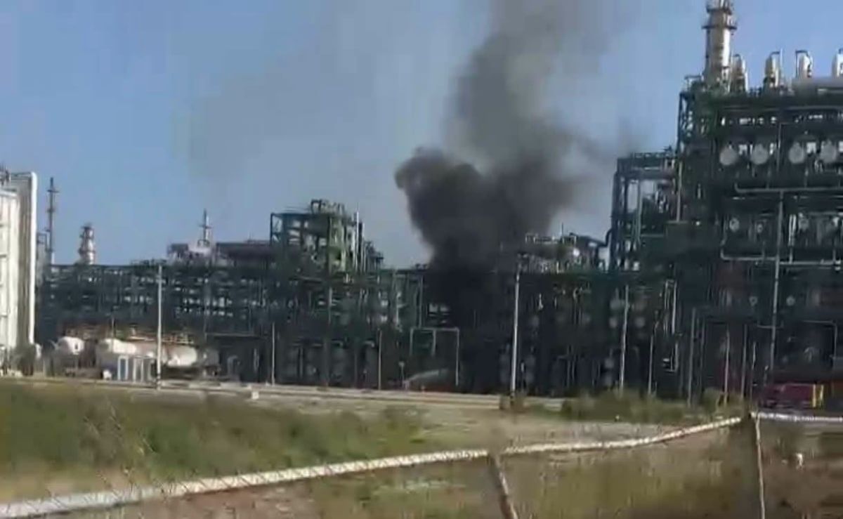 incendio-controlado-en-la-refineria-olmeca-de-dos-bocas-no-se-reportan-lesionados