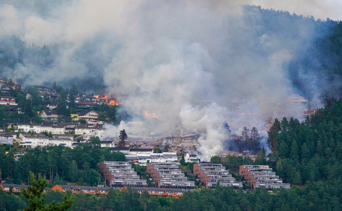 incendio-en-drammen-noruega-destruye-mas-de-100-viviendas-y-evacua-a-cientos