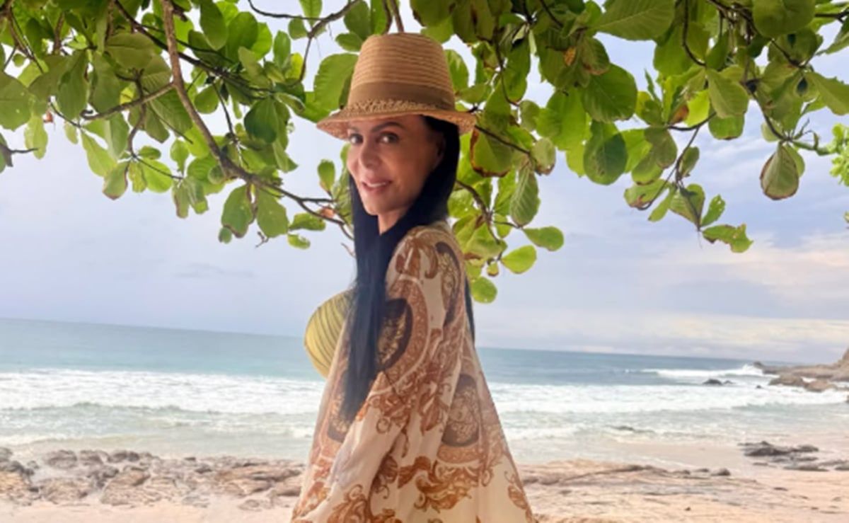 maribel-guardia-sorprende-con-abdomen-marcado-en-bikini-amarillo-a-los-67-anos