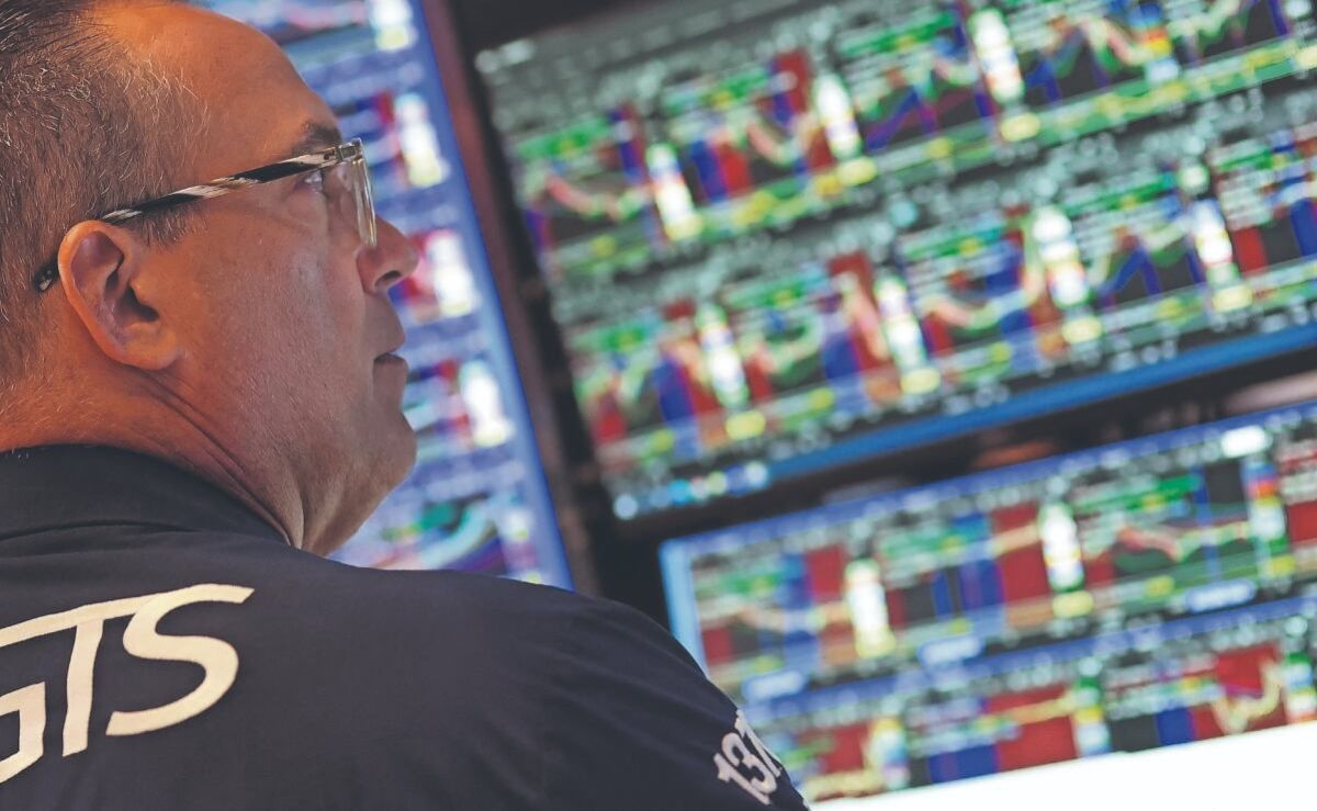 mercados-16-de-julio-de-2026-wall-street-cierra-en-rojo-por-retroceso-de-tecnologicas