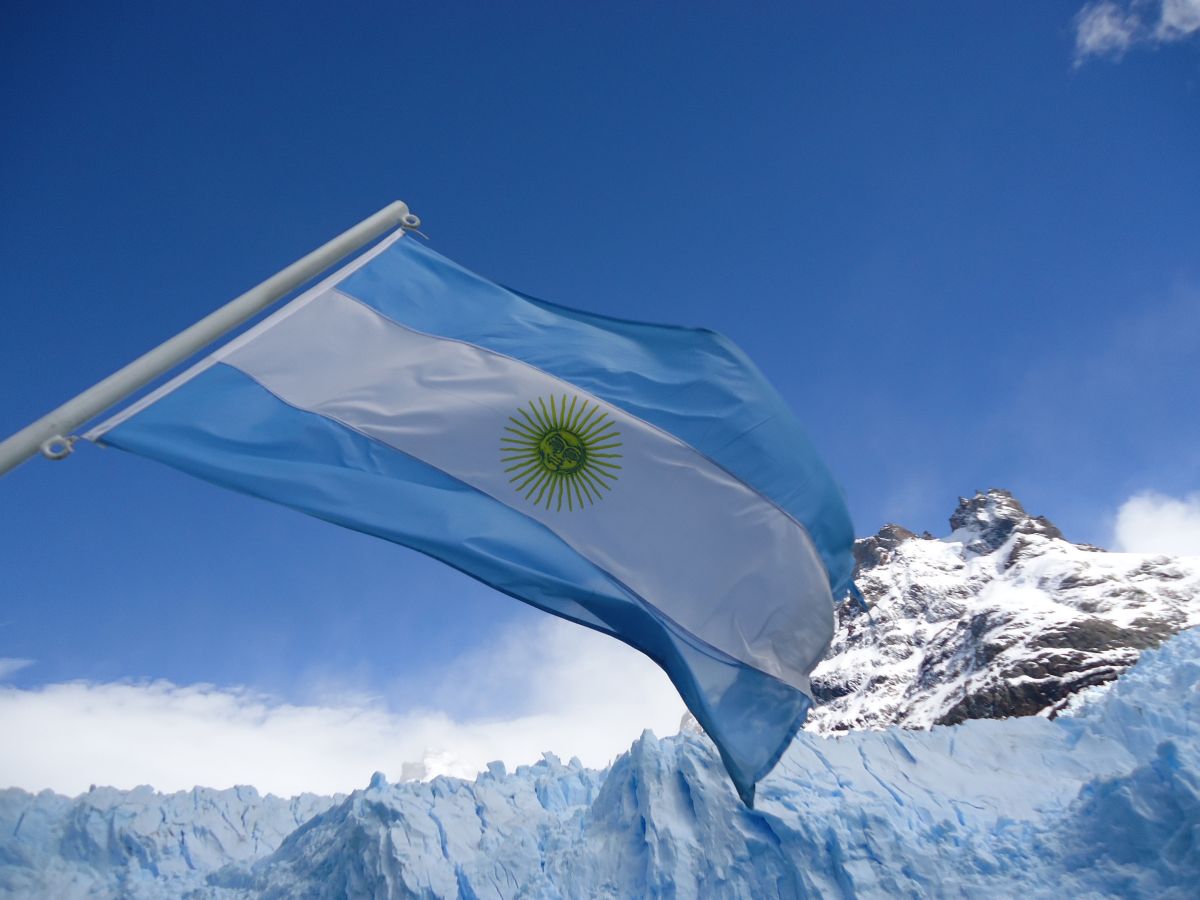 milei-firma-decreto-para-impedir-el-ingreso-o-expulsar-a-extranjeros-por-mensajes-de-odio-contra-argentina