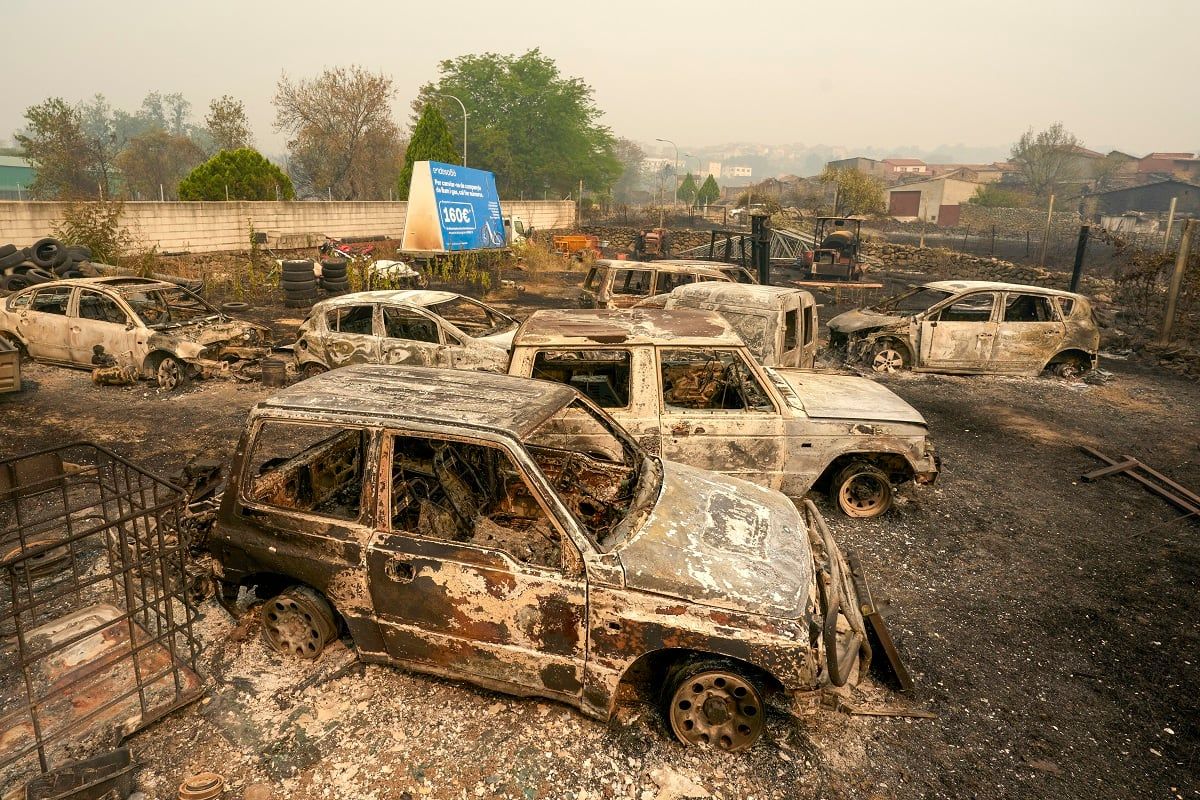 ola-de-calor-complica-combate-a-incendios-en-espana-miles-evacuados-y-decenas-de-miles-de-hectareas-afectadas
