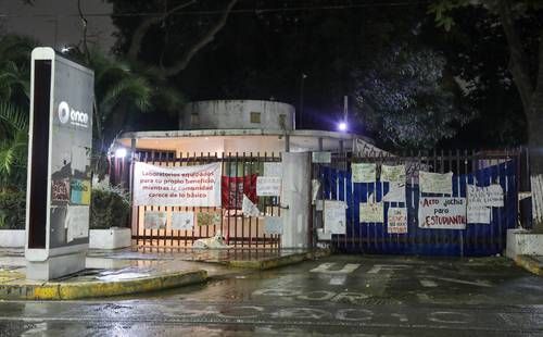 Paristas del IPN mantienen tomada la sede de Canal Once; el canal alerta que su videoteca histórica está en riesgo