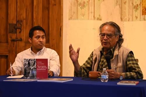 Pedro Valtierra anuncia una edición dedicada al movimiento zapatista tras charla en San Cristóbal
