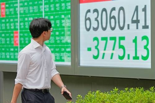 Peso pierde terreno y cierra en 17.52 pesos por dólar tras escalada en Medio Oriente