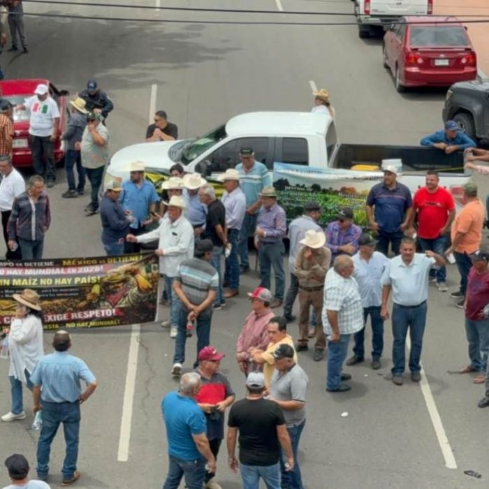 Productores de Sinaloa toman la caseta de Cuatro Caminos en Guasave y liberan el cobro para exigir pagos pendientes