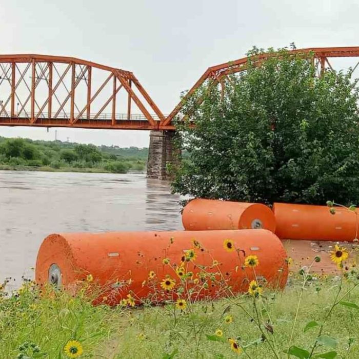 Puentes entre Eagle Pass y Piedras Negras se cierran tras desprendimiento de boyas en el Río Bravo
