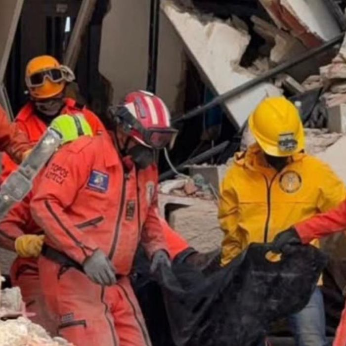 Rescatistas mexicanos Topos Azteca permanecerán en Caracas tras los sismos; reportan detección térmica en Palos Grandes