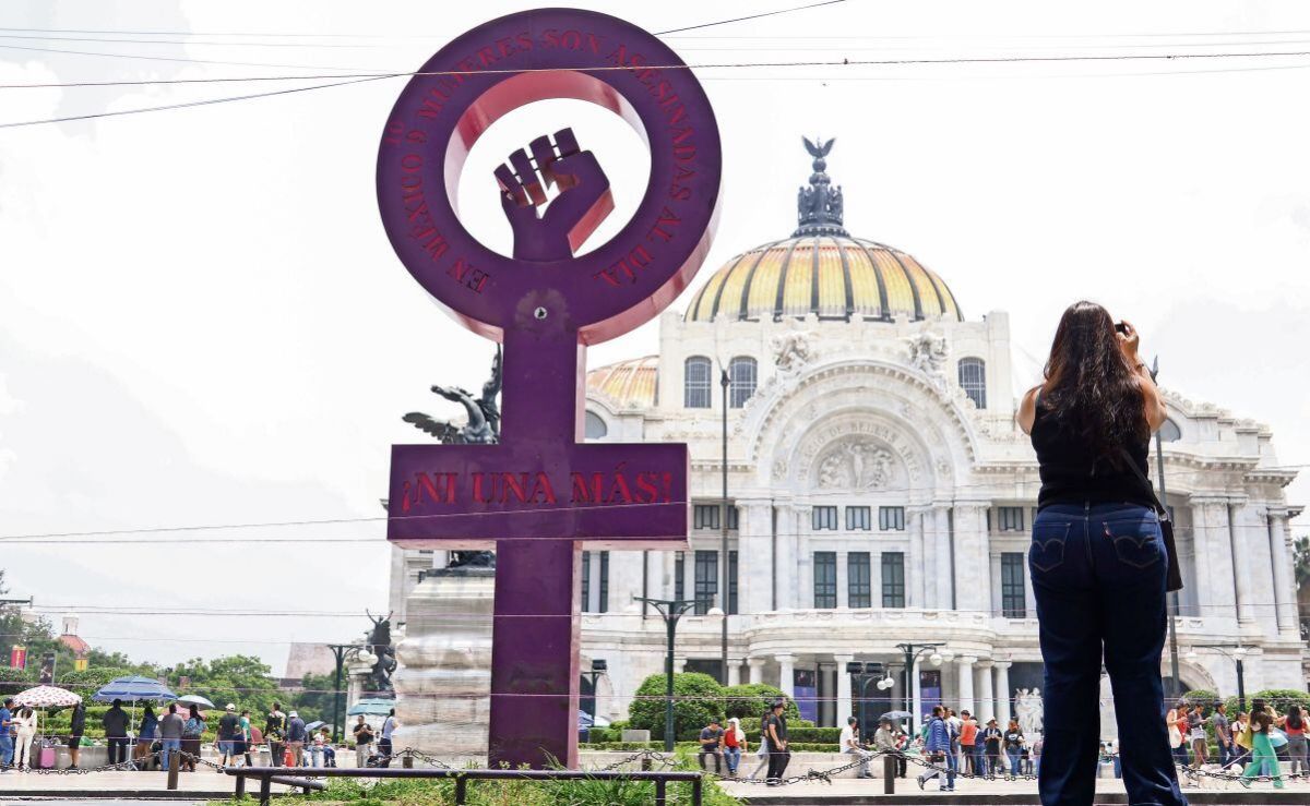 retiran-del-angel-de-la-independencia-el-memorial-instalado-por-madres-buscadoras