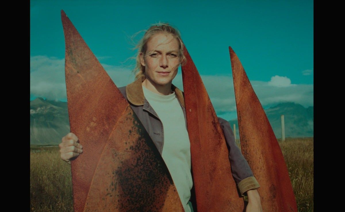 saga-gardarsdottir-defiende-el-amor-sin-drama-en-el-amor-que-permanece