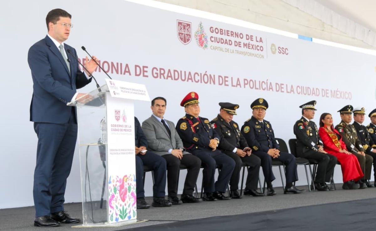 Se gradúan 426 nuevos policías en la Ciudad de México; anuncian estímulo económico por su trabajo durante el Mundial