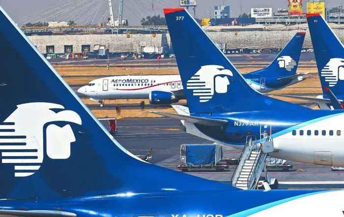 Sobrecargos de Aeroméxico rechazan propuesta salarial y retomarán mesas de negociación