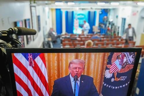 suspenden-a-gabriel-perez-operador-del-teleprompter-de-trump-por-presuntas-apuestas-en-kalshi