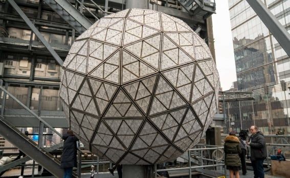 Times Square realizará por primera vez la bajada de la bola para el 4 de julio; descenderá ocho veces por los husos horarios