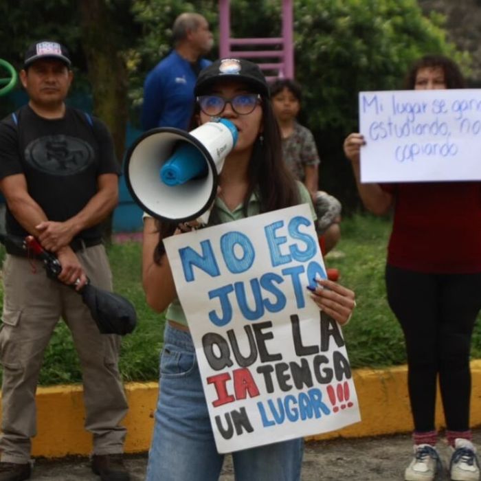 UNAM detecta celulares y posibles suplantaciones en examen de ingreso 2026