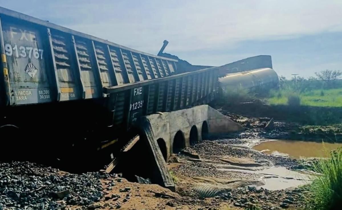 vagon-tanque-de-ferromex-se-vuelca-en-el-ejido-cuauhtemoc-naco-reportan-derrame-controlado