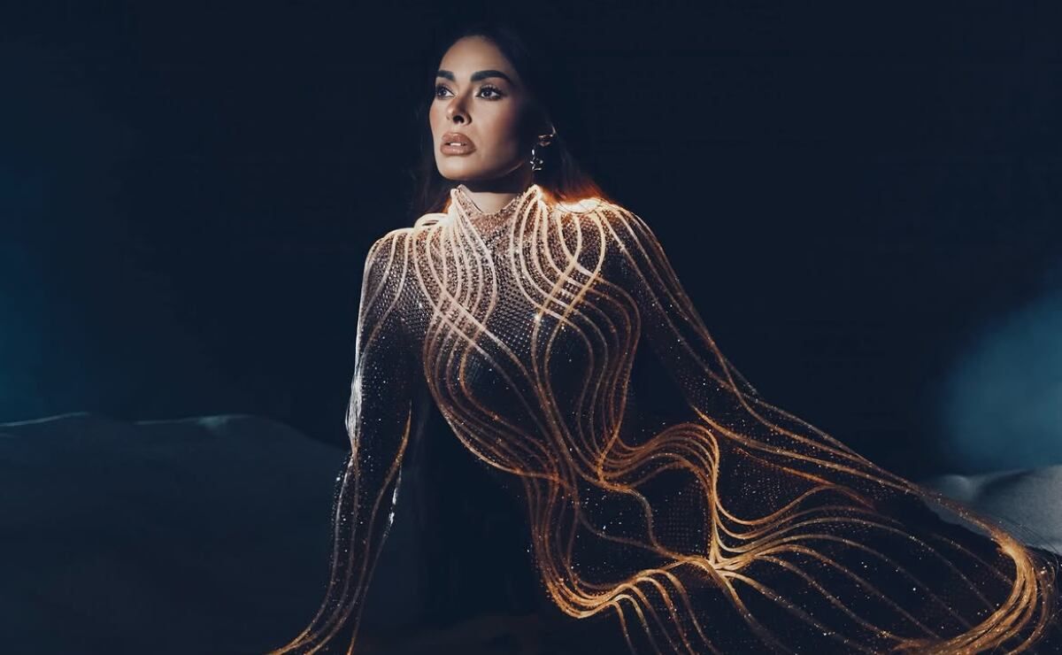 vestido-tecnologico-galilea-montijo-ilumina-el-estreno-de-la-casa-de-los-famosos-mexico