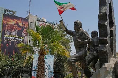 Trump suspende nuevos ataques contra Irán mientras aliados buscan cerrar un acuerdo